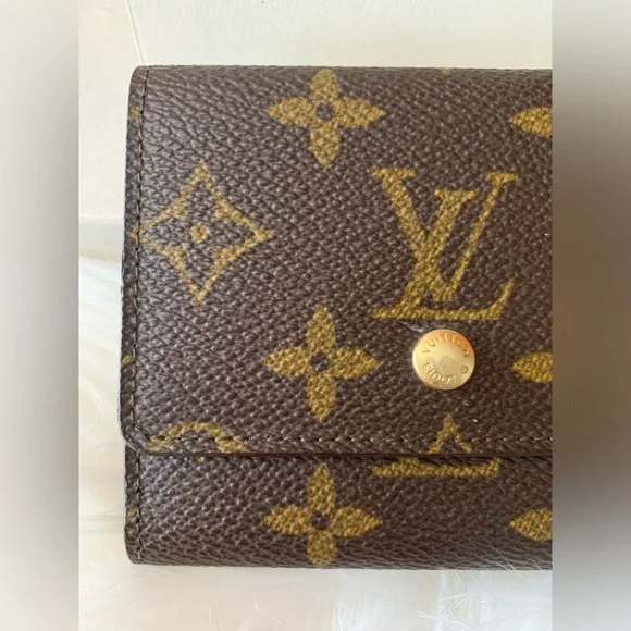 Louis Vuitton Monogram Compact Wallet 😍🌺 - Picture 4 of 12